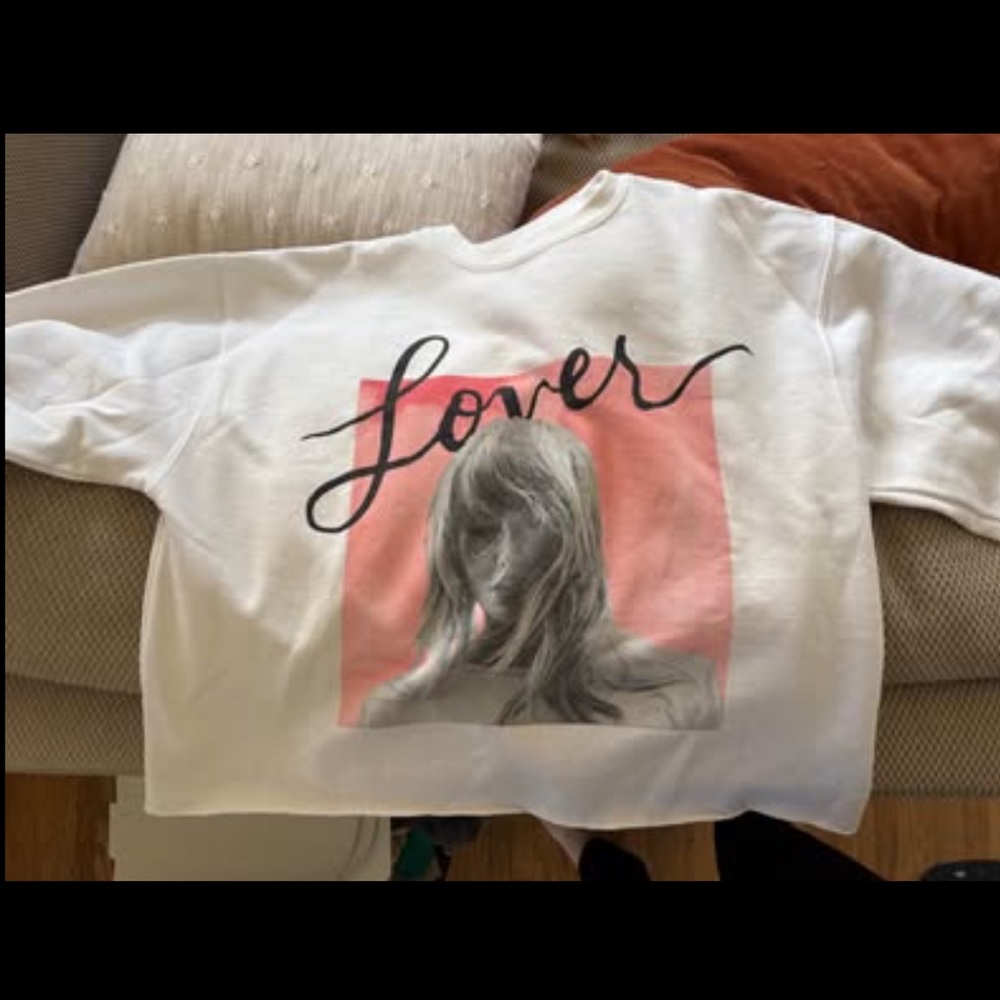 OFFICIAL TAYLOR SWIFT LOVER MERCH - cropped sweatshirt